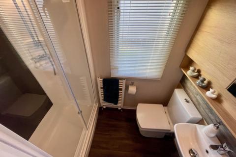 Paddocks 2 shower room