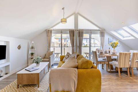 beachcomber apartment living area