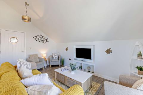 beachcomber apartment lounge