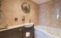 the jacuzzi bath in the Sandymere apartment