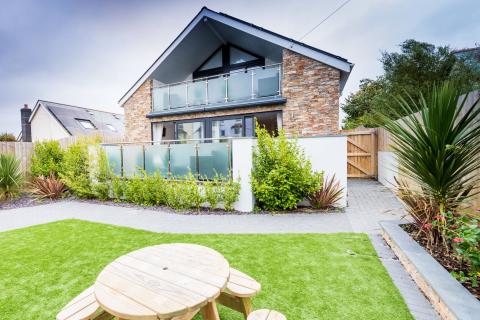 The garden space at Pebble Ridge apartment in Westward Ho!