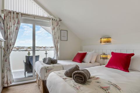 luxury double bedroom at the Beachcomber apartment 