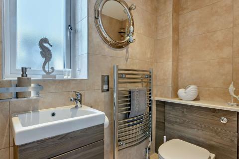 the luxury bathroom at Pebble Ridge holiday apartment