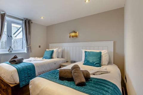 The luxury twin bedroom at Pebble Ridge