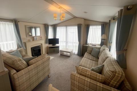 pitch 38 lounge towards bay window